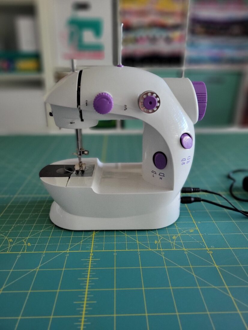 mini sewing machine