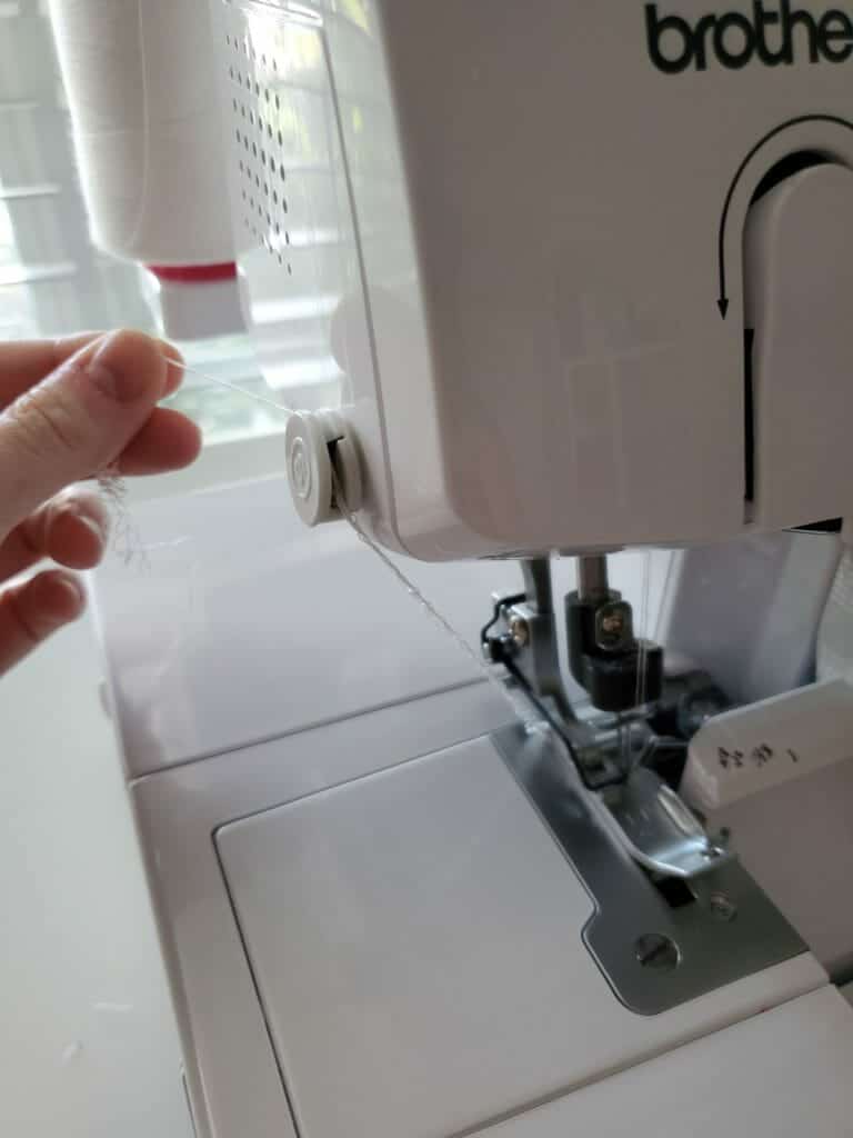 using the manual thread cutter