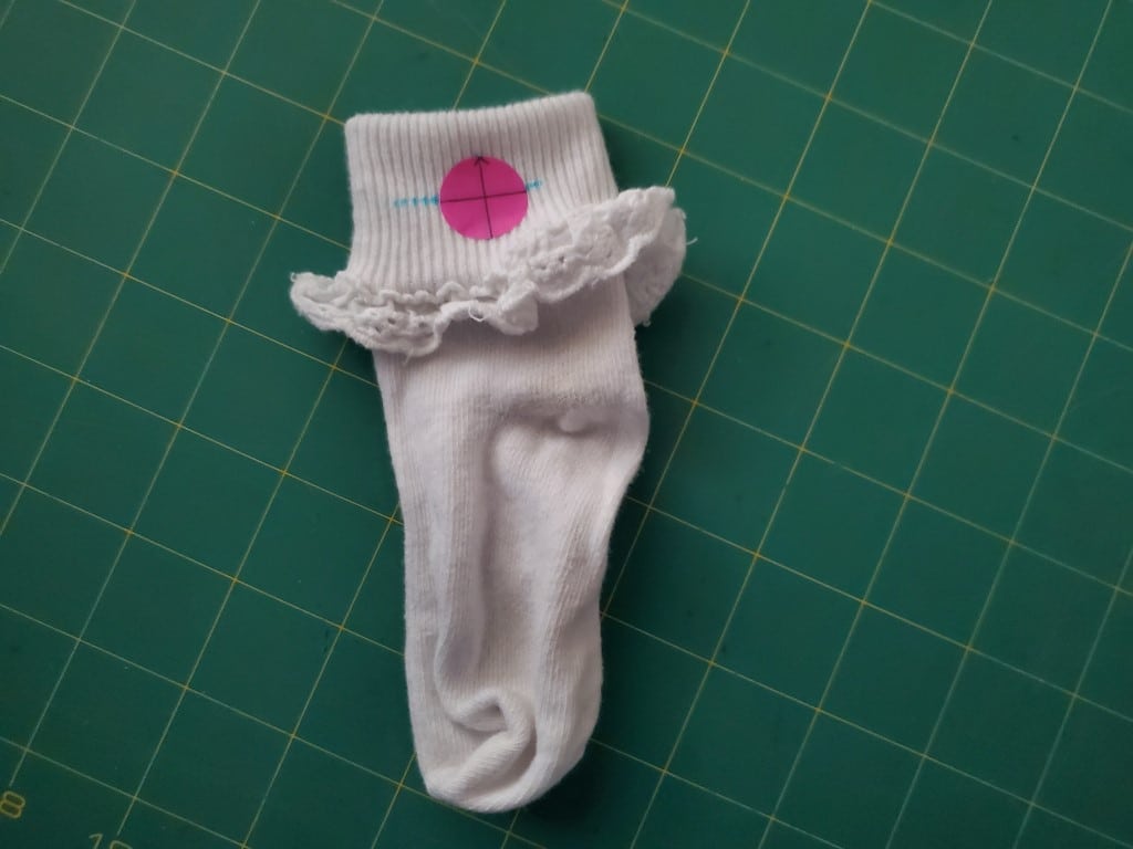 marking a toddler sock with sock easy