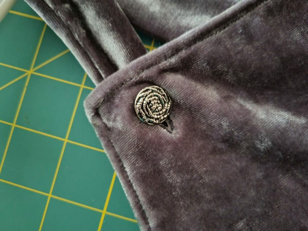 making buttonholes on velvet