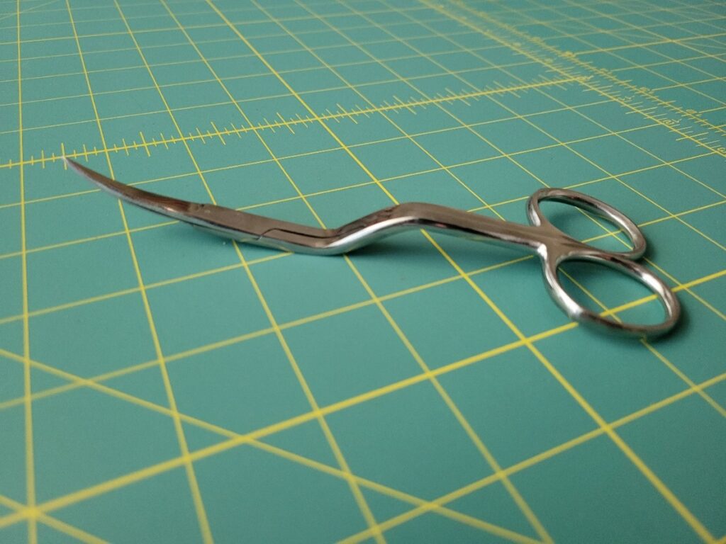 double curved embroidery scissors