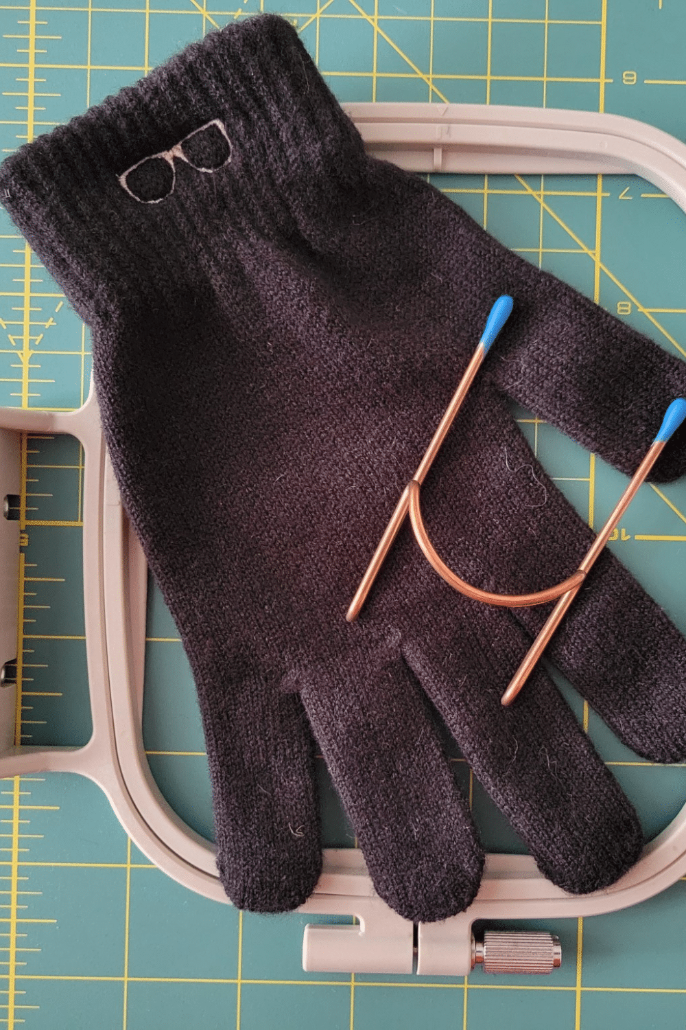 how to embroider a glove