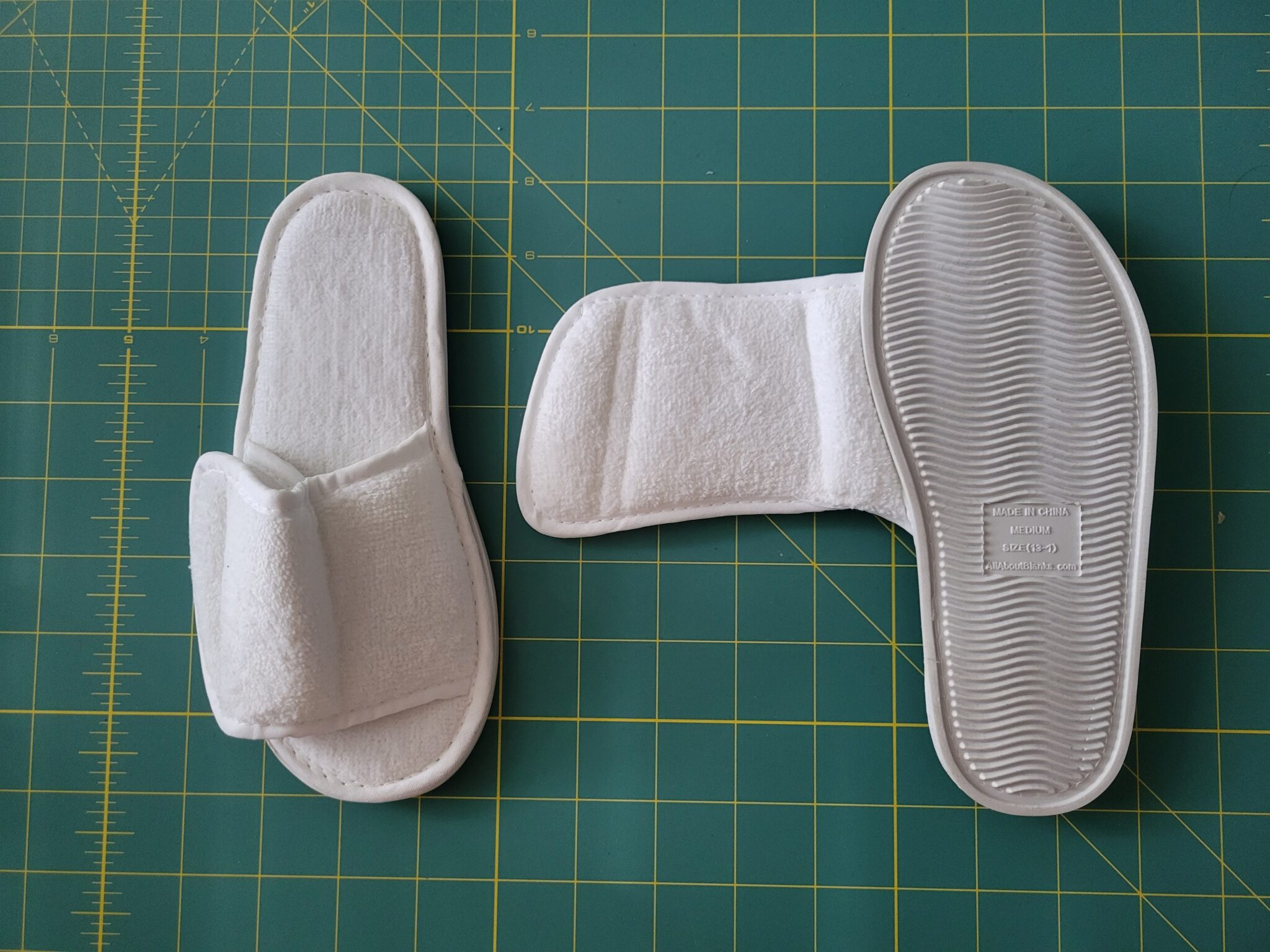 spa slippers that unfasten