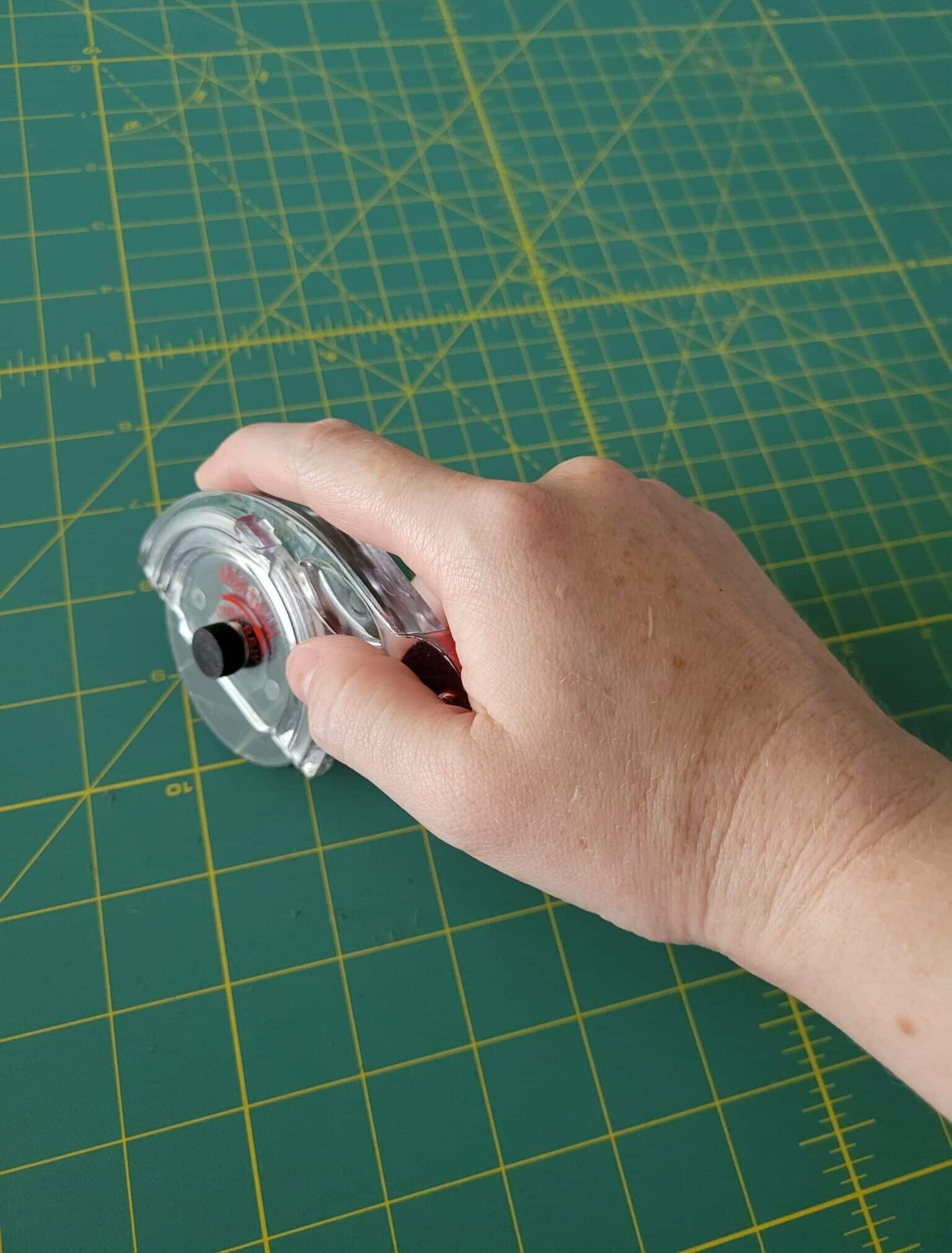 how to use the martelli rotary cutter