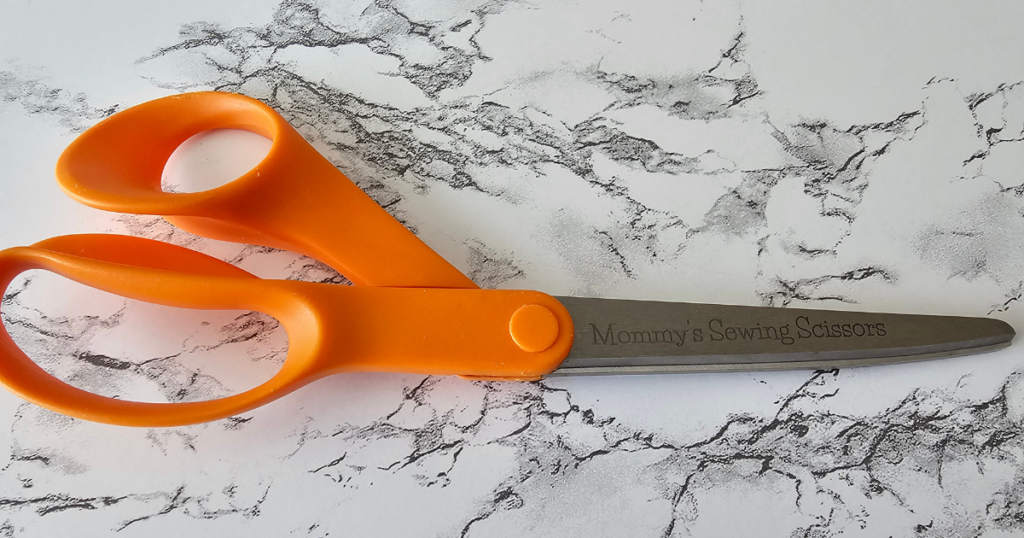 engraved sewing scissors that say "Mommy's sewing scissors"